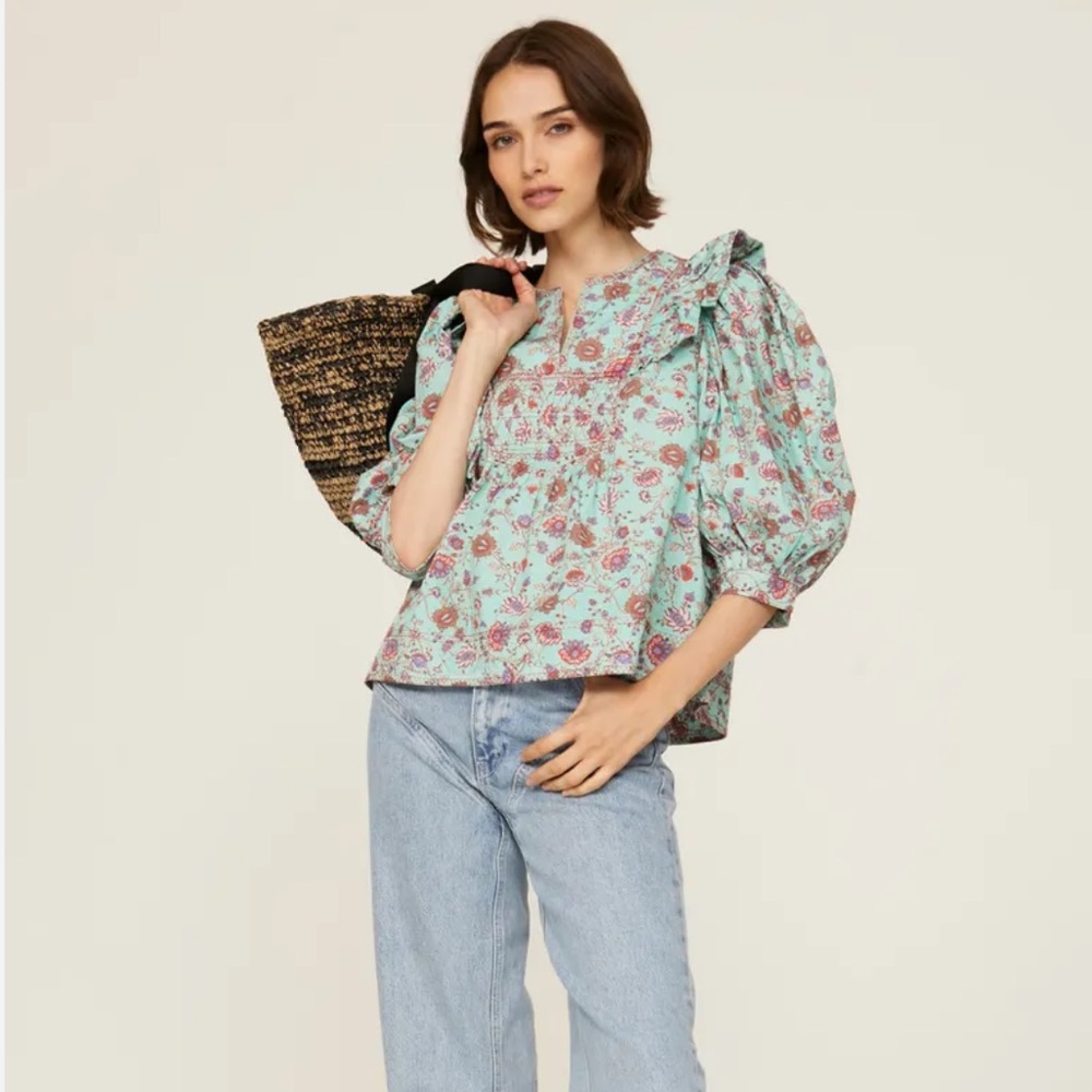 $275 Sea
Brita Puff Sleeve Top small